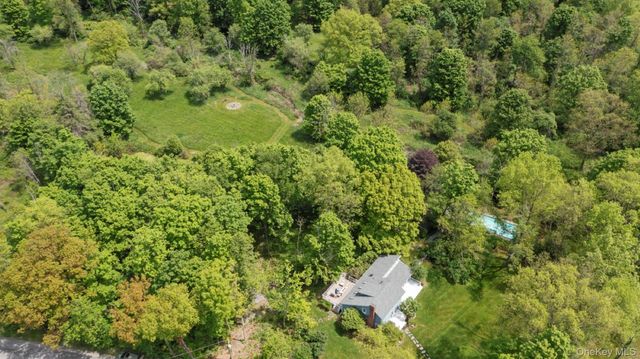 74 Willow Brook Road, Clinton Corners, NY 12514