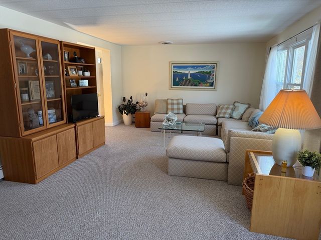4 Green Holly Drive, Kingston, MA 02364