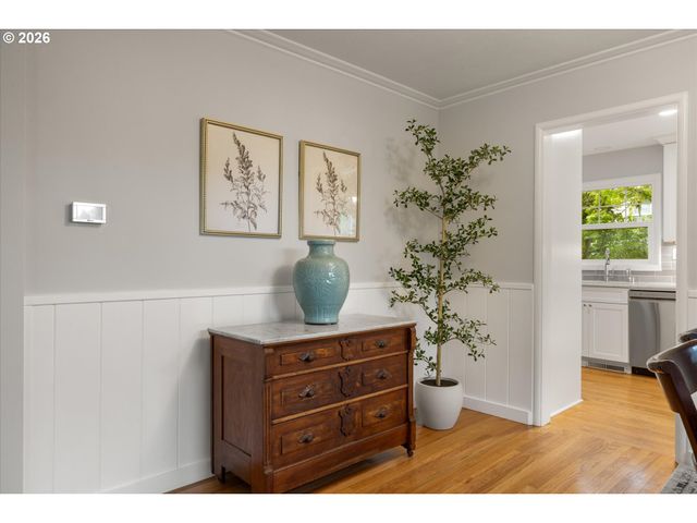 8108 Sw 9TH Ave, Portland, OR 97219