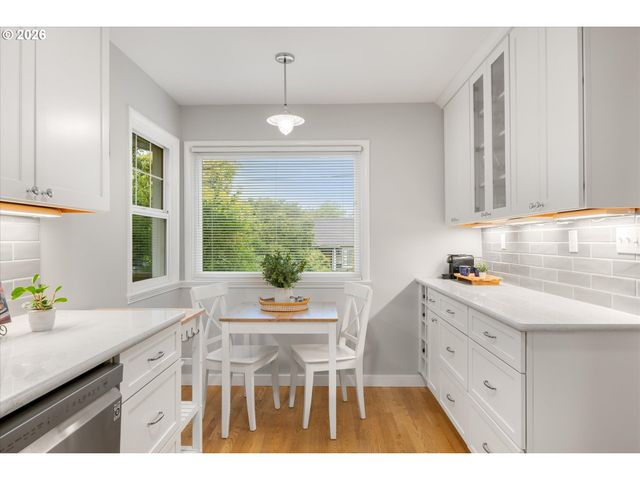 8108 Sw 9TH Ave, Portland, OR 97219