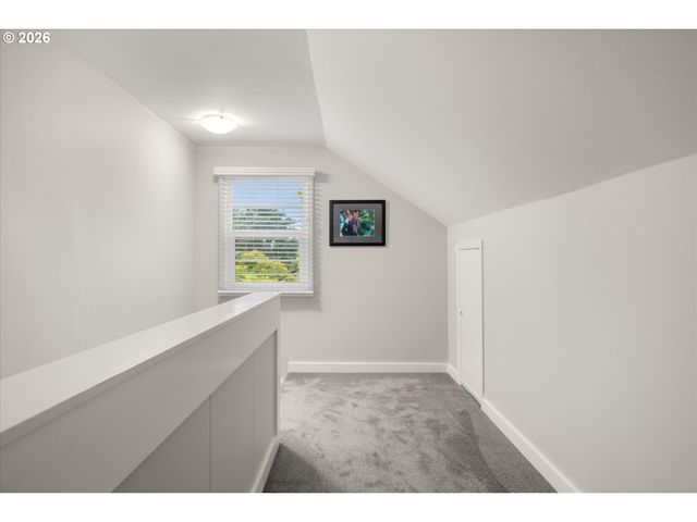 8108 Sw 9TH Ave, Portland, OR 97219