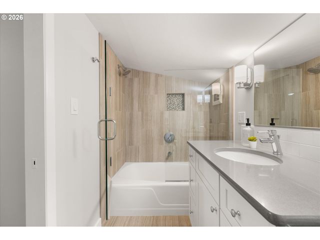 8108 Sw 9TH Ave, Portland, OR 97219