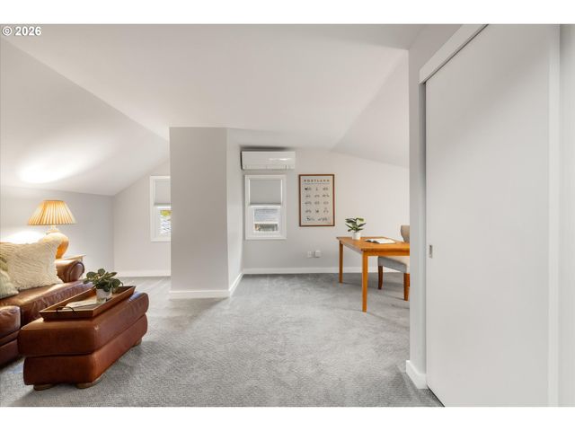 8108 Sw 9TH Ave, Portland, OR 97219