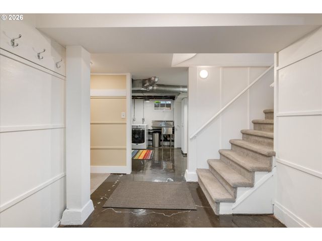 8108 Sw 9TH Ave, Portland, OR 97219