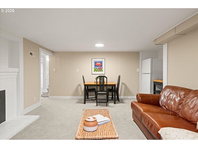 8108 Sw 9TH Ave, Portland, OR 97219