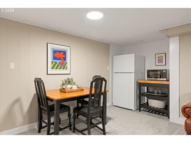 8108 Sw 9TH Ave, Portland, OR 97219