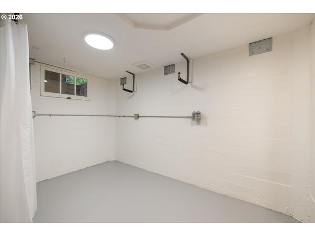 8108 Sw 9TH Ave, Portland, OR 97219