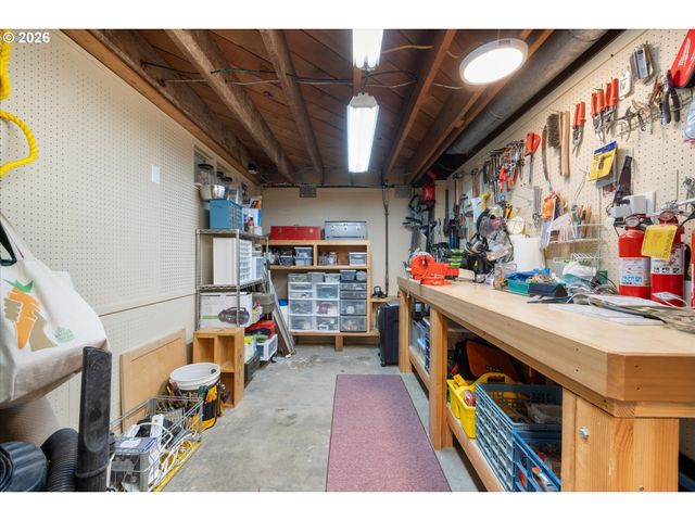 8108 Sw 9TH Ave, Portland, OR 97219
