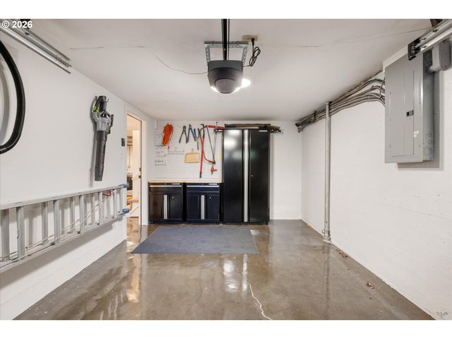 8108 Sw 9TH Ave, Portland, OR 97219