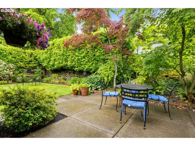 8108 Sw 9TH Ave, Portland, OR 97219