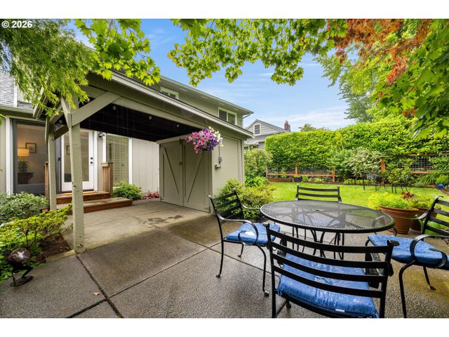 8108 Sw 9TH Ave, Portland, OR 97219