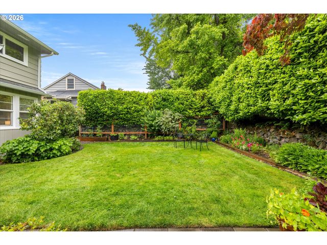 8108 Sw 9TH Ave, Portland, OR 97219