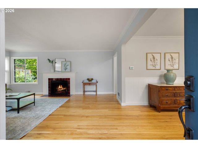 8108 Sw 9TH Ave, Portland, OR 97219