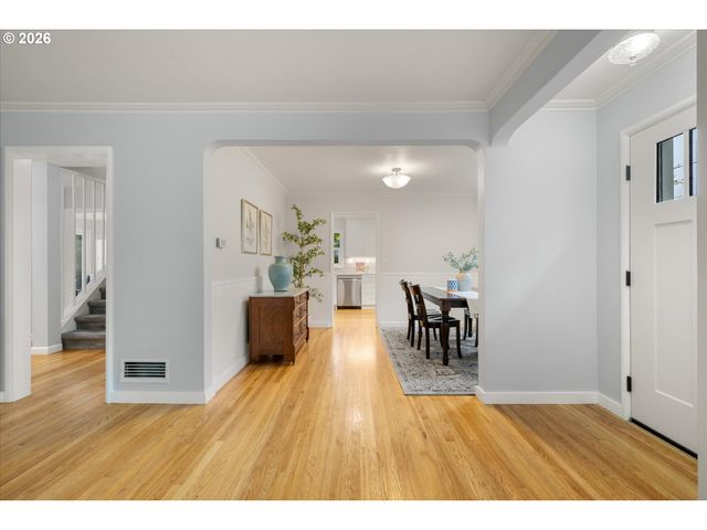 8108 Sw 9TH Ave, Portland, OR 97219