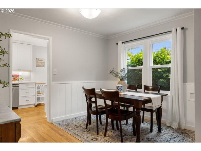 8108 Sw 9TH Ave, Portland, OR 97219