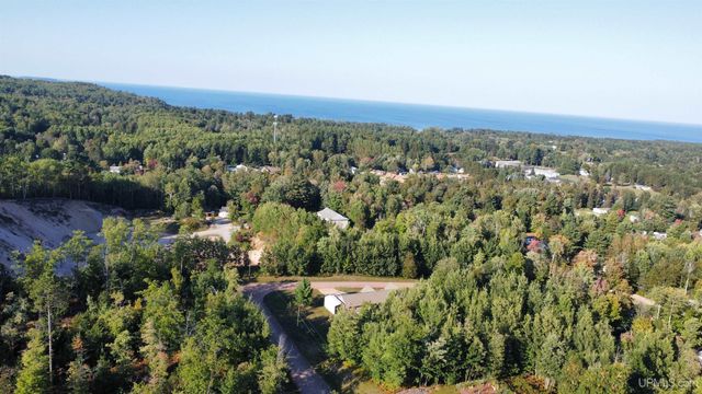 109 Royal Oak Lane, Marquette, MI 49855