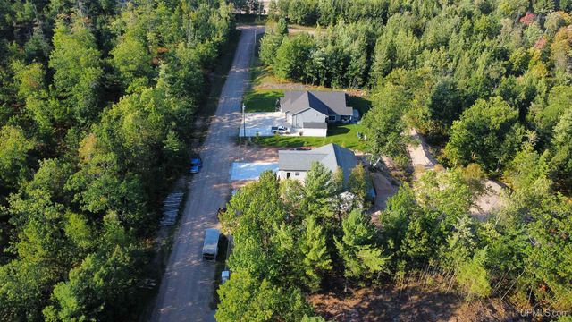 109 Royal Oak Lane, Marquette, MI 49855