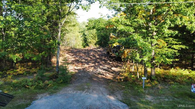 109 Royal Oak Lane, Marquette, MI 49855