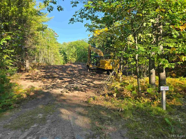 109 Royal Oak Lane, Marquette, MI 49855