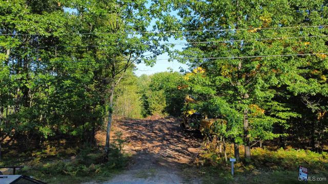 109 Royal Oak Lane, Marquette, MI 49855