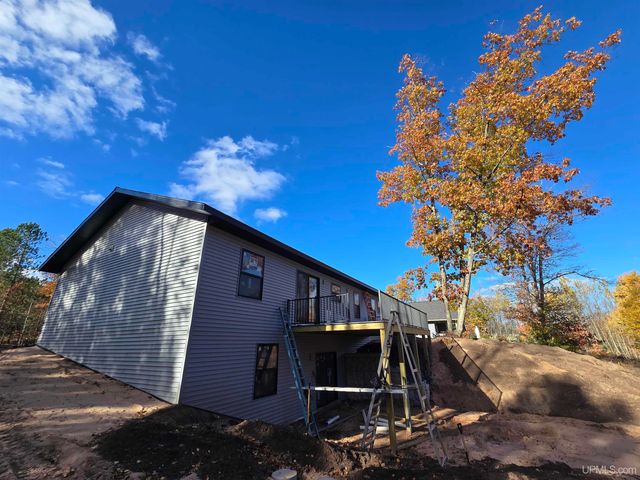 109 Royal Oak Lane, Marquette, MI 49855