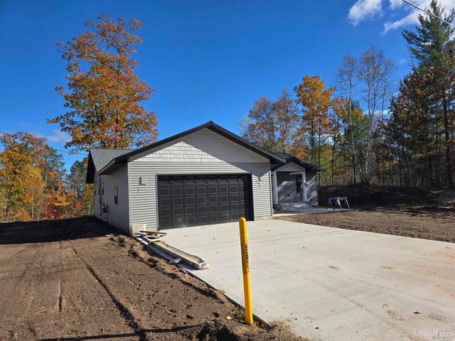 109 Royal Oak Lane, Marquette, MI 49855