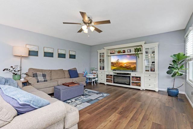 1192 Willow Oak Drive, Blacklick, OH 43004