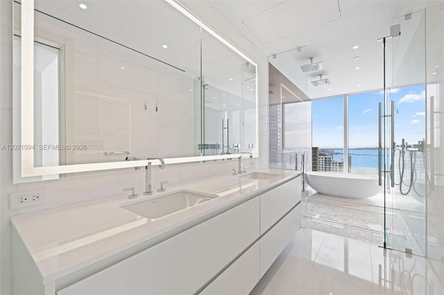 300 Biscayne Blvd Way 3404, Miami, FL 33131