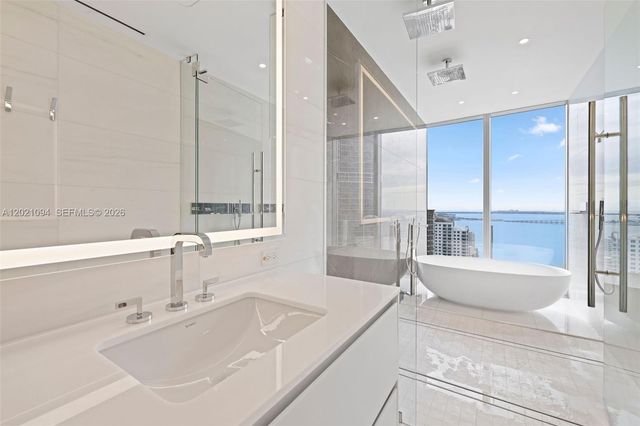 300 Biscayne Blvd Way 3404, Miami, FL 33131