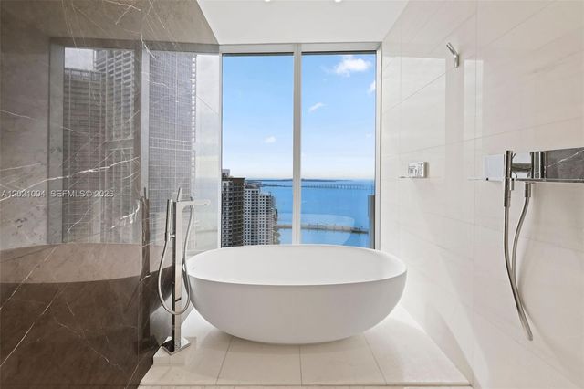 300 Biscayne Blvd Way 3404, Miami, FL 33131