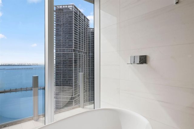 300 Biscayne Blvd Way 3404, Miami, FL 33131