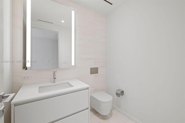 300 Biscayne Blvd Way 3404, Miami, FL 33131