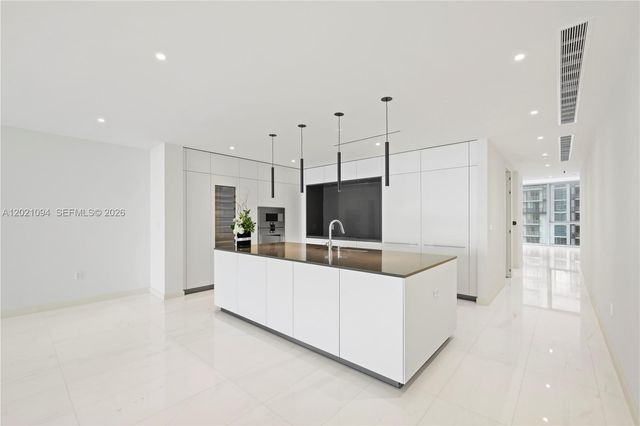 300 Biscayne Blvd Way 3404, Miami, FL 33131
