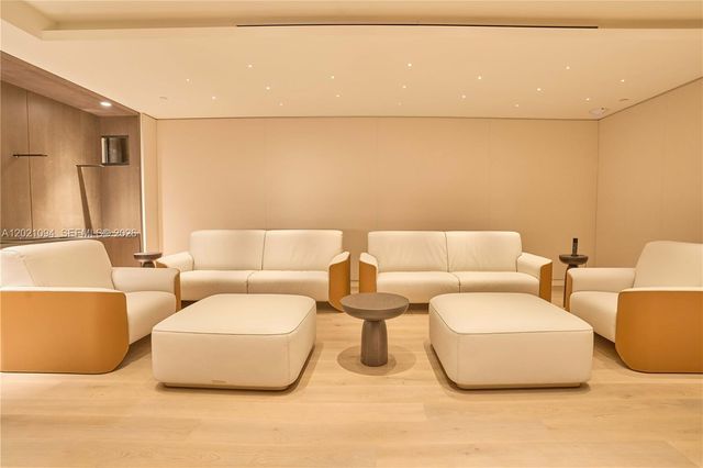300 Biscayne Blvd Way 3404, Miami, FL 33131