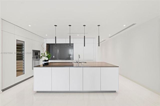 300 Biscayne Blvd Way 3404, Miami, FL 33131