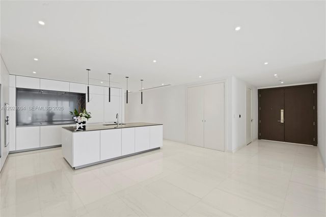 300 Biscayne Blvd Way 3404, Miami, FL 33131