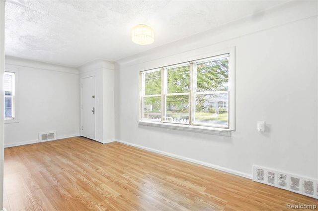 18649 Avon Avenue, Detroit, MI 48219
