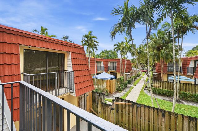 9972 NW 6th Court, Plantation, FL 33324