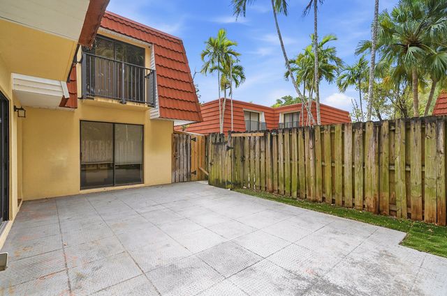 9972 NW 6th Court, Plantation, FL 33324