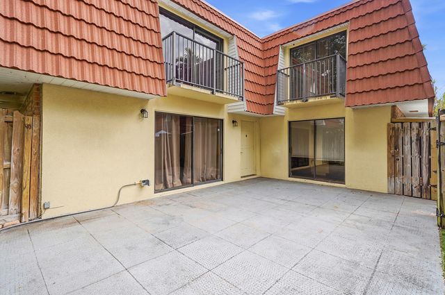9972 NW 6th Court, Plantation, FL 33324