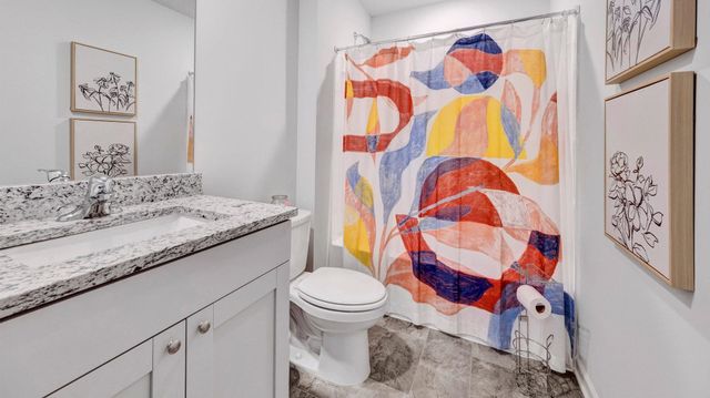 7969 ROYSTER CREEK DR E, Millington, TN 38053