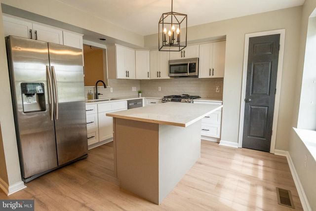 111 CANBERRA CT, Reading, PA 19608
