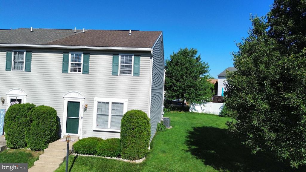 111 CANBERRA CT, Reading, PA 19608
