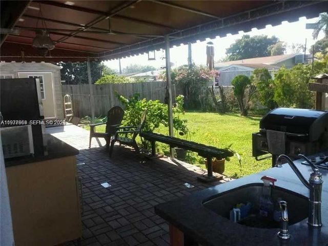 2512 Island Dr, Miramar, FL 33023