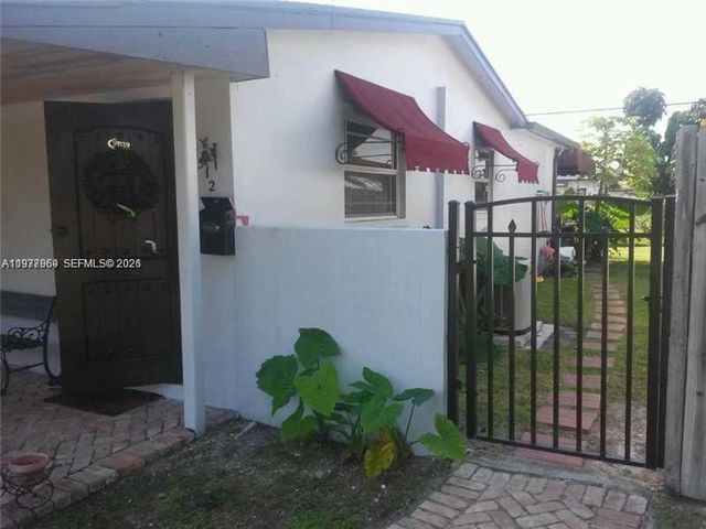 2512 Island Dr, Miramar, FL 33023