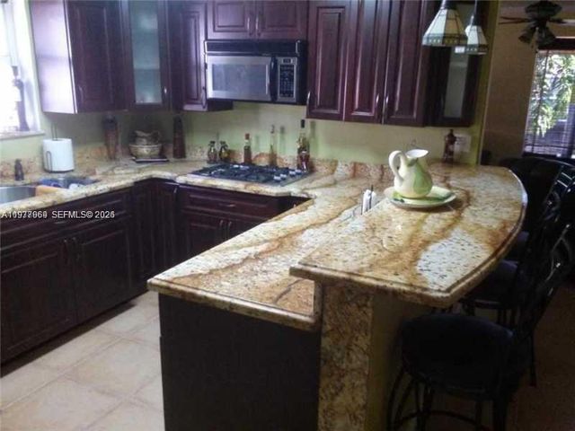 2512 Island Dr, Miramar, FL 33023