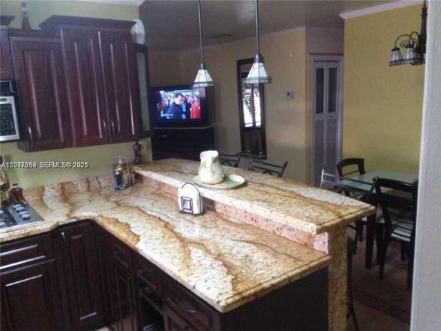 2512 Island Dr, Miramar, FL 33023