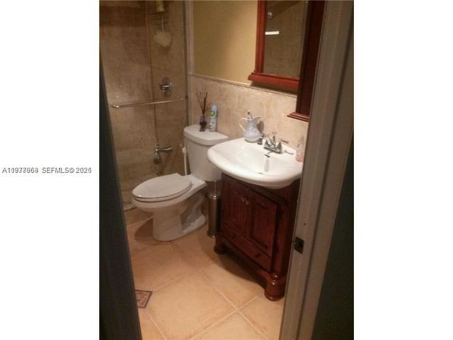 2512 Island Dr, Miramar, FL 33023