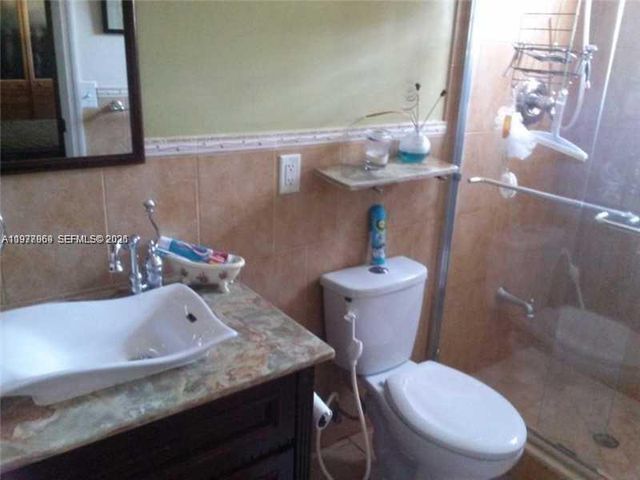 2512 Island Dr, Miramar, FL 33023