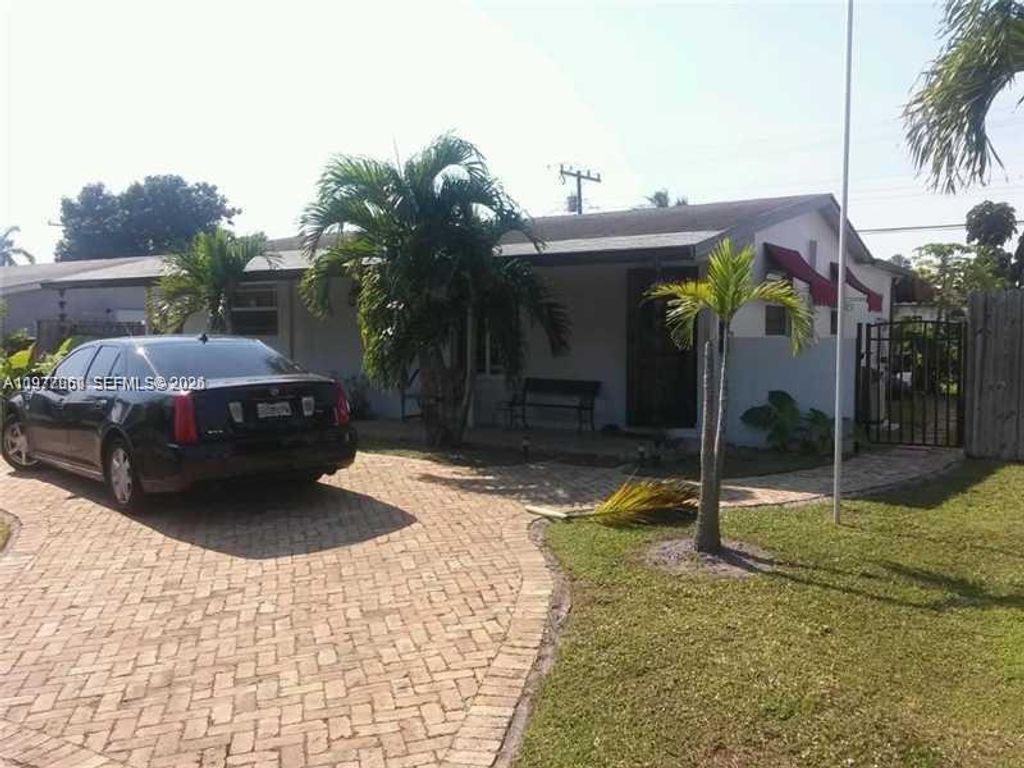 2512 Island Dr, Miramar, FL 33023